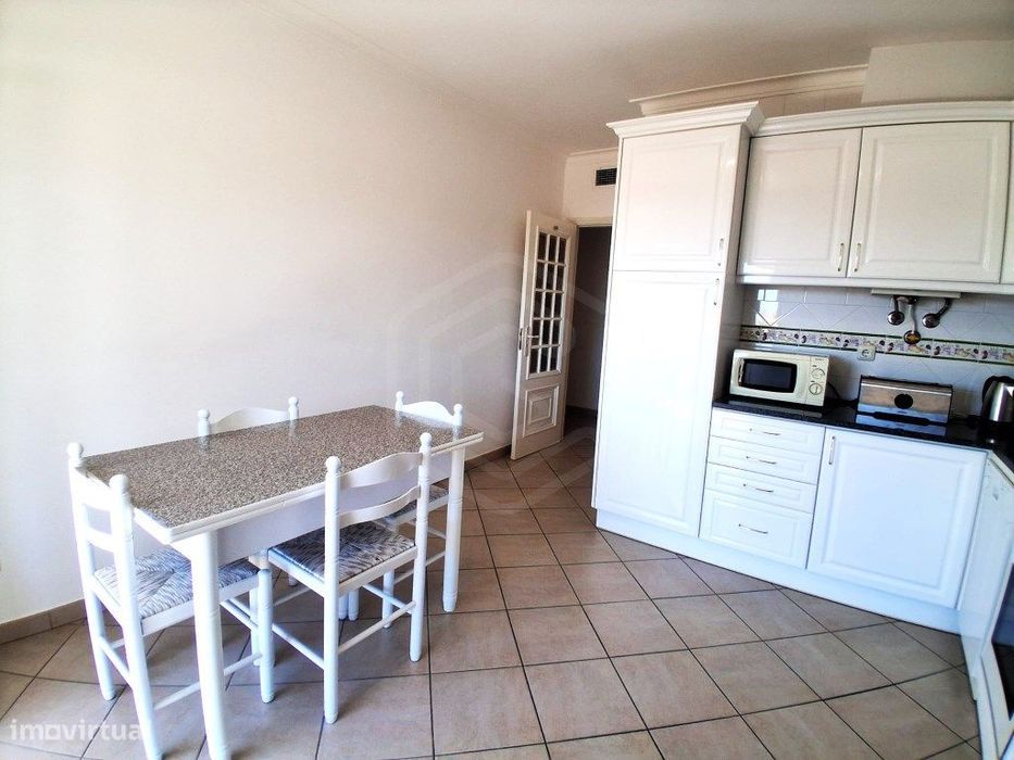 Apartamento T2 +1 com aproveitamento de sotão e vista mar na Quinta...
