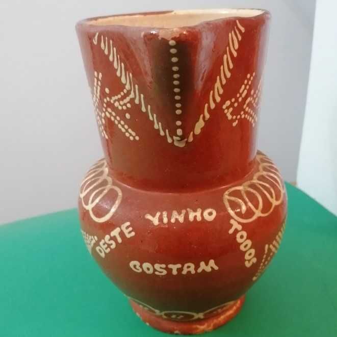 Caneca de vinho em barro de Barcelos, antiga
