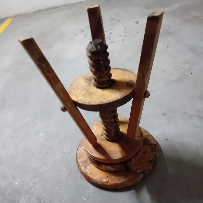 Banco de madeira antigo