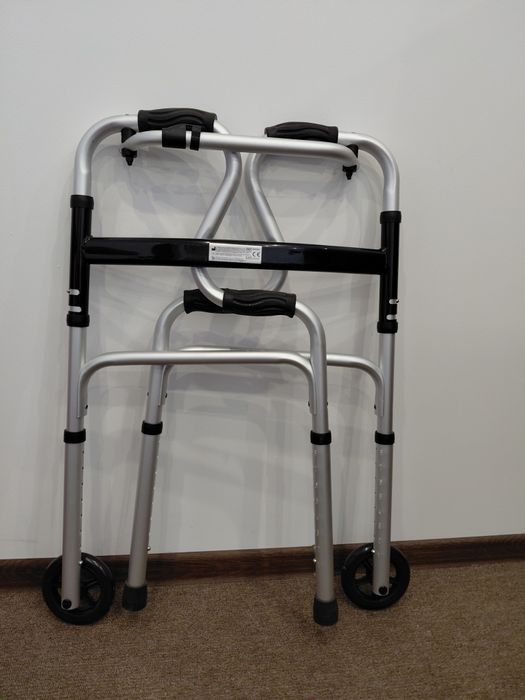 Ходунки  для літніх людей