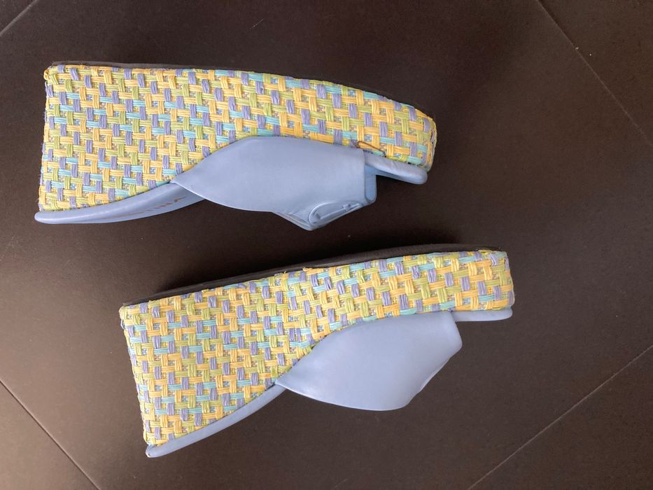 Sandália Cristina Ferreira - estado quase novo usadas 1 vez