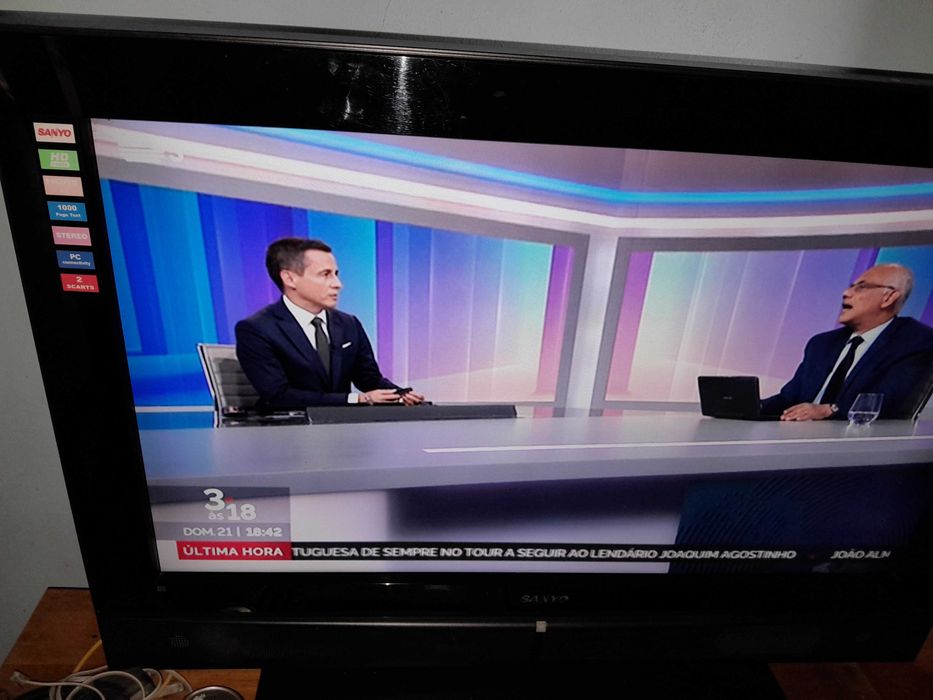 televisão LCD grande