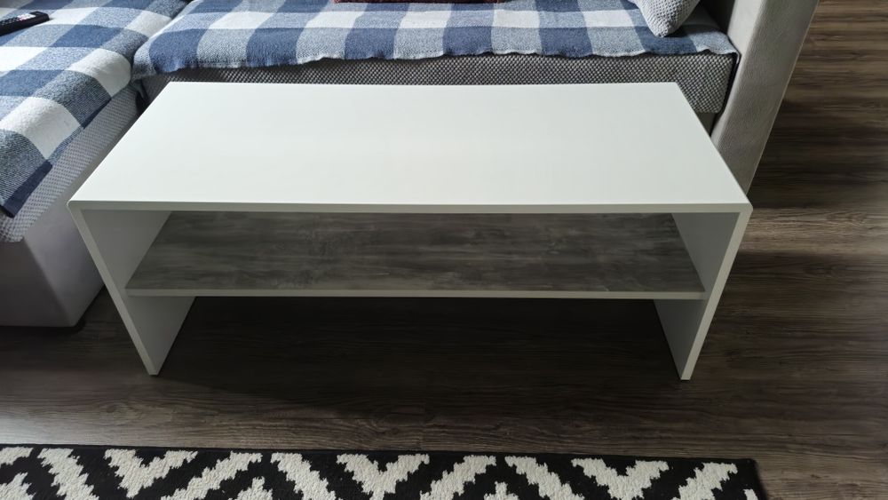 Прикроватный столик