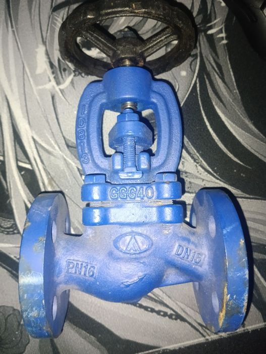 Новий промисловий кульовий кран з фланцевим кріпленням.