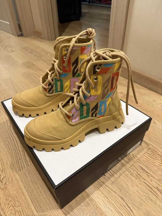 Дуже гарні чоботи DSQUARED2