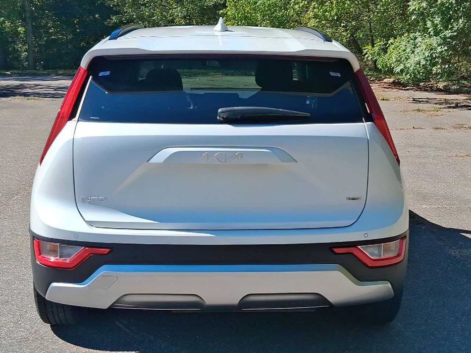 Kia Niro EX      2023