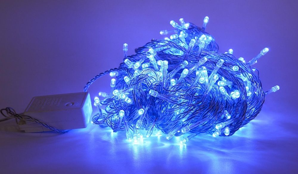 Гирлянда 300 ламп, 17 метров. Работает от сети.  8 режимов