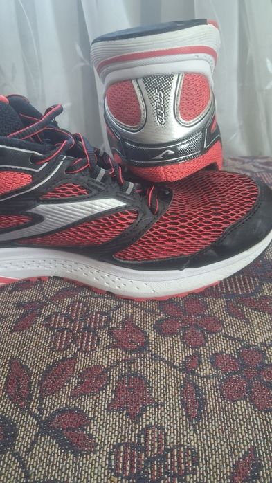 Продам кросівки Joma
