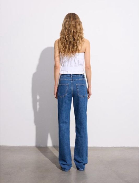 Жіночі джинси прямого крою темно-синього кольору Reserved