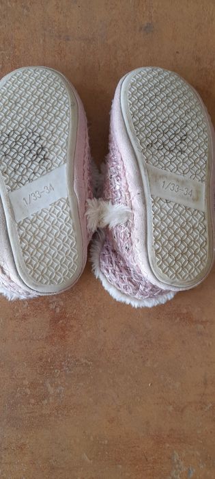 Vários Chinelos de menina em muito bom estado!