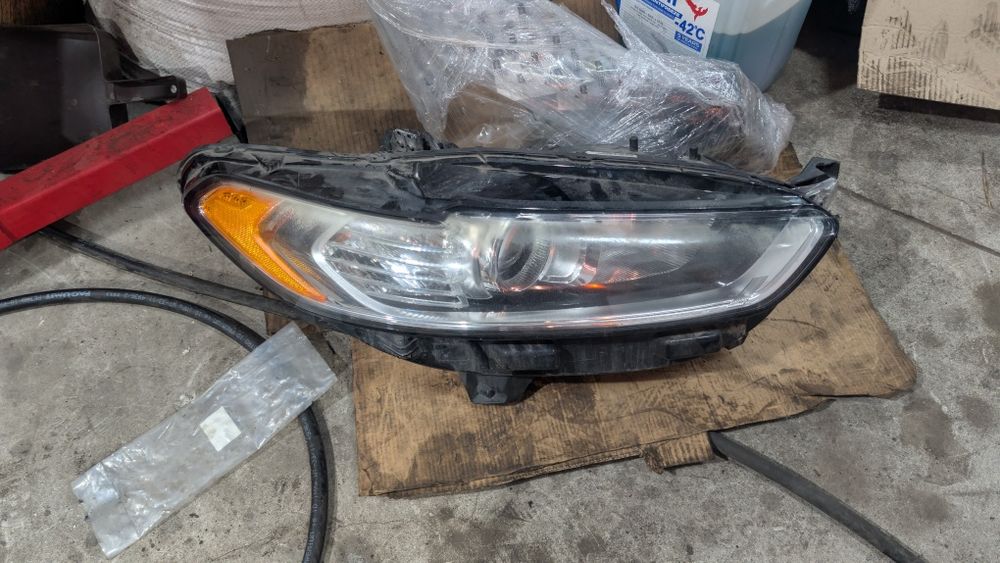 Фара правая Ford Fusion 2013