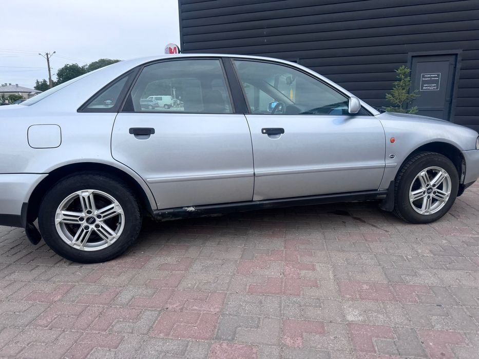 Продам ауді а 4 1996 року