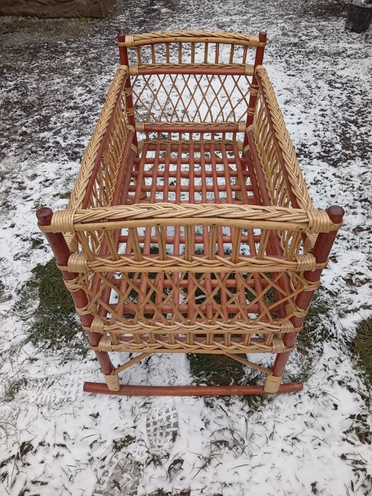 Продам ліжко-люлька розмір 1м×0.5см спальне місце.Відправка н.п.деліве