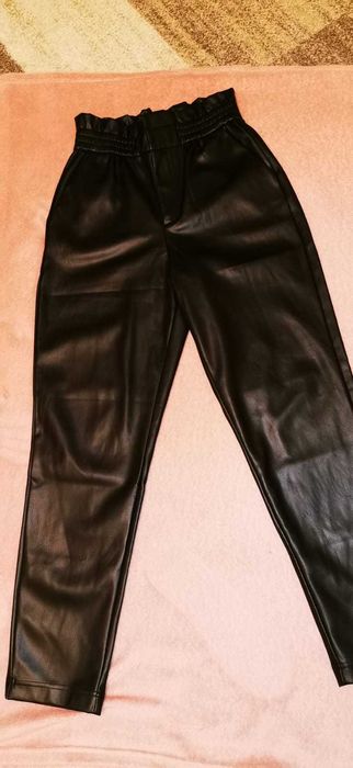 spodnie z ekoskóry