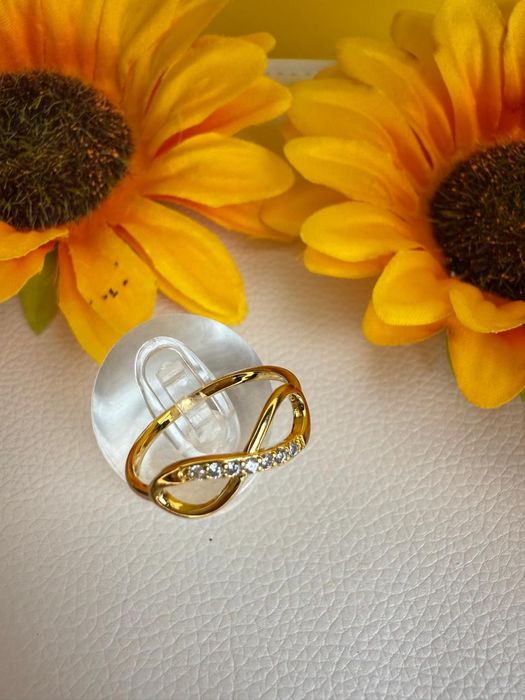 Anel infinito,  folheado a ouro com zirconia semijoias de qualidade