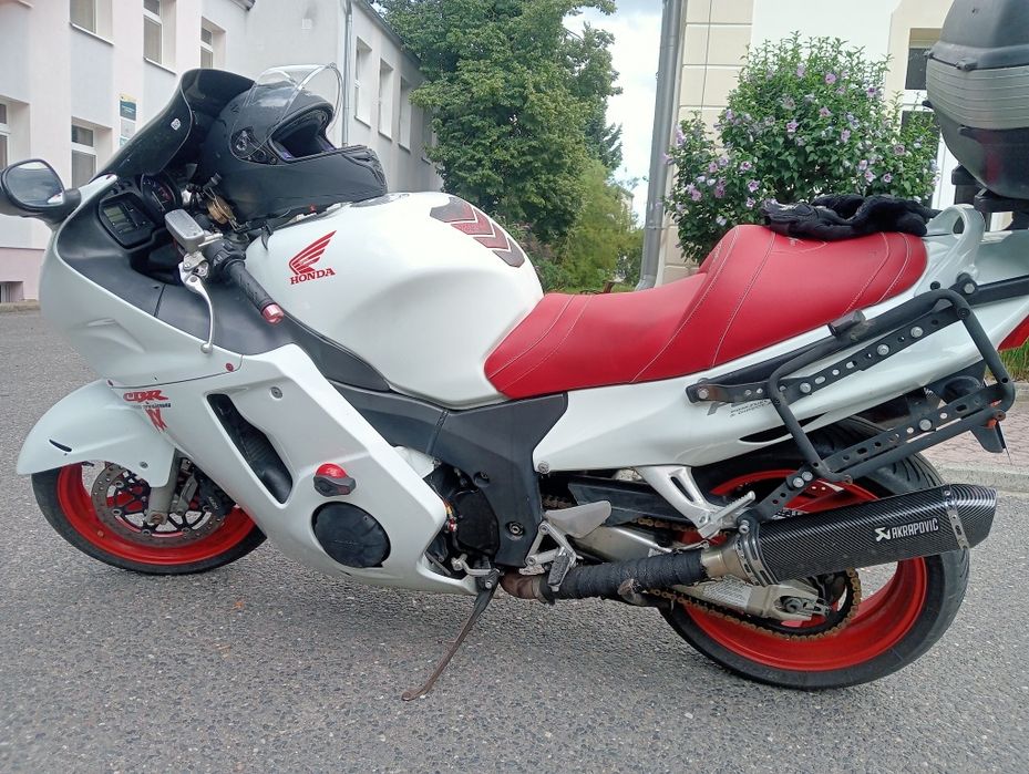 Motocykl sportowo-turystyczny