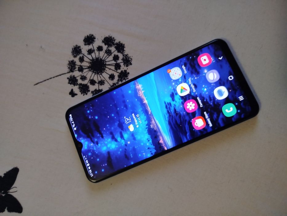 Самсунг Galaxy А 13  на 128 гб документ и коробка