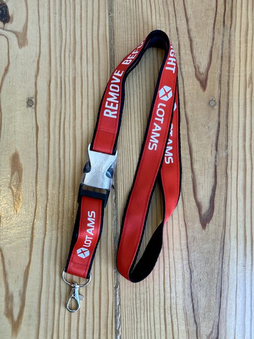 Lanyard “Remove Before Flight” LOTAMS – porta-chaves/cartões