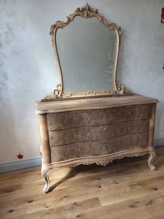 Komoda antyk z lustrem