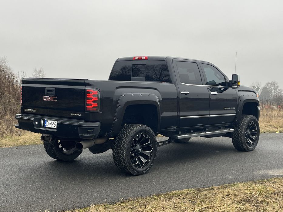 GMC Sierra 2500 6.6 V8 Duramax Diesel Denali - RAM F150 Silverado
