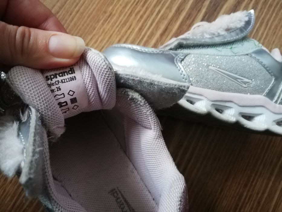 6 par butów 26 kalosze bejo, adidasy sprandi led(2x) kapcie