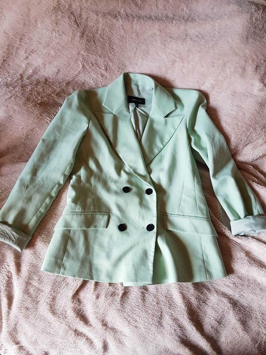 żakiet miętowy, na guziki