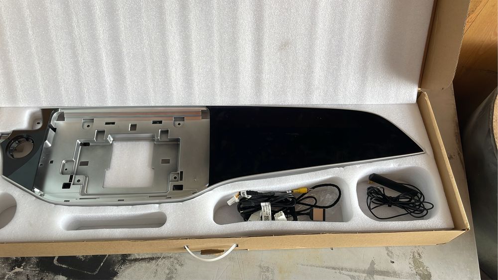 Ecra Multimidia mercedes E 300