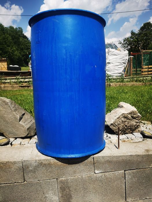 Beczki 200 l z zamknięciem