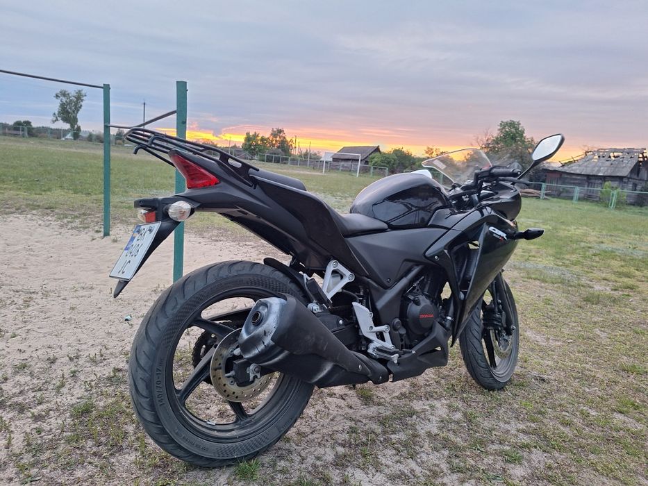 Продам мотоцикл Хонда сбр250р