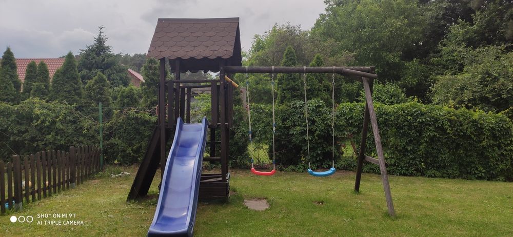 Plac zabaw drewniany,domek, huśtawki