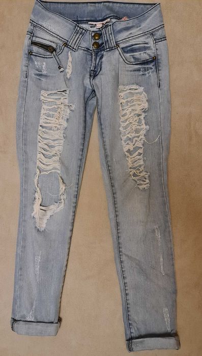 Джинсы джинси MOM с потертостями рваные Zara straight