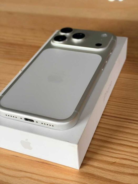 iPhone 17 Pro 256GB Prateado Como Novo, Bateria 92%, Caixa Completa