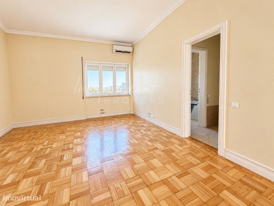 Apartamento T5 Para Arrendamento [Avenida António Augusto Aguiar]