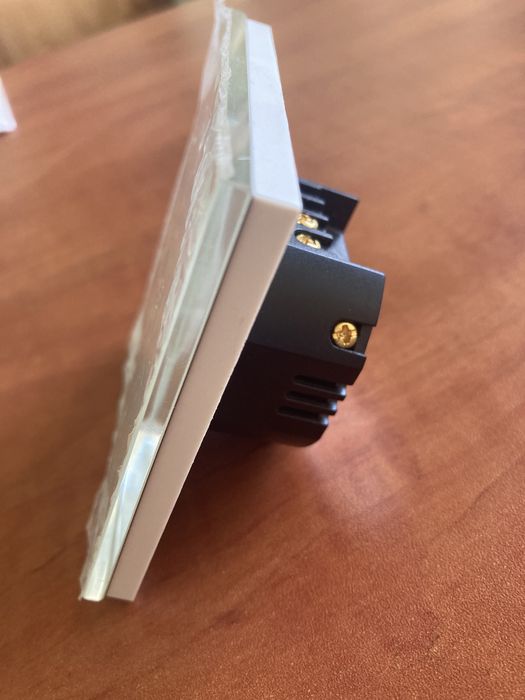 Włącznik dotykowy wifi biały pojedynczy led szkło