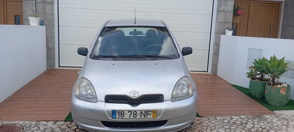 Toyota Yaris 1.0 VVTi, versão terra , em ótimo estado