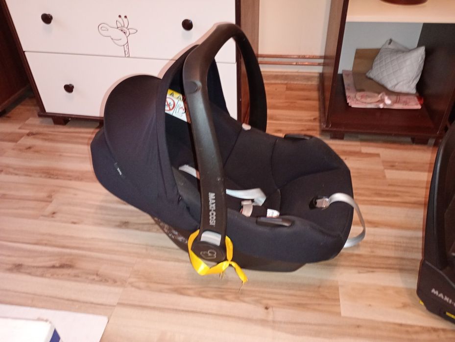 Fotelik samochodowy 12 kg z baza
