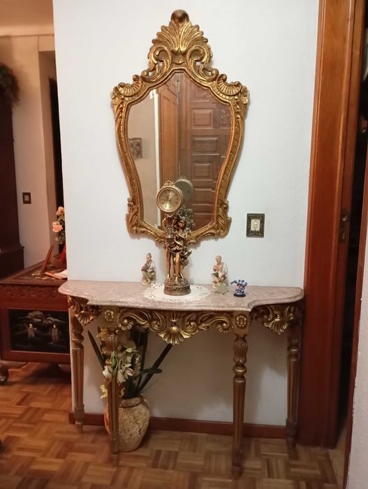 Aparador com espelho