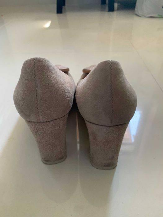 Buty damskie Krystad na obcasie - rozmiar 39 - stan bardzo dobry