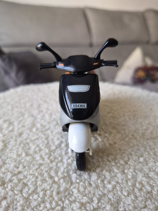 Scooter SS 4366 Escala 1/18