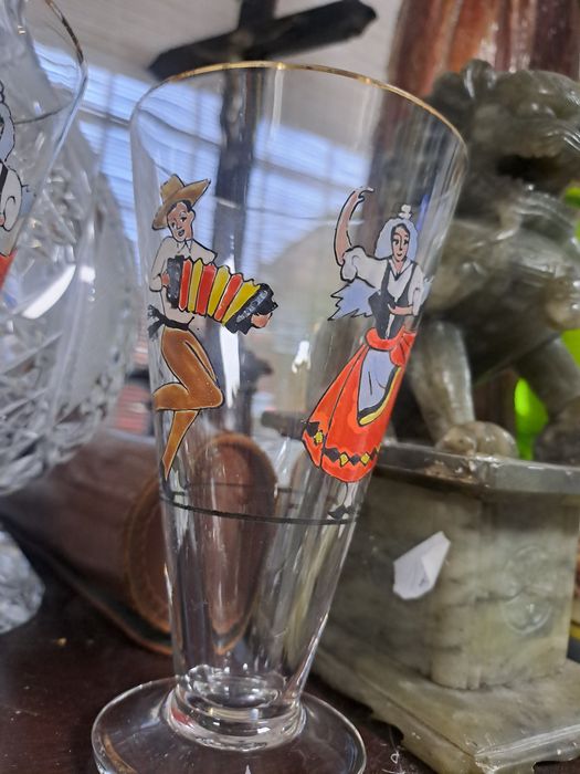 Copos antigos pintados