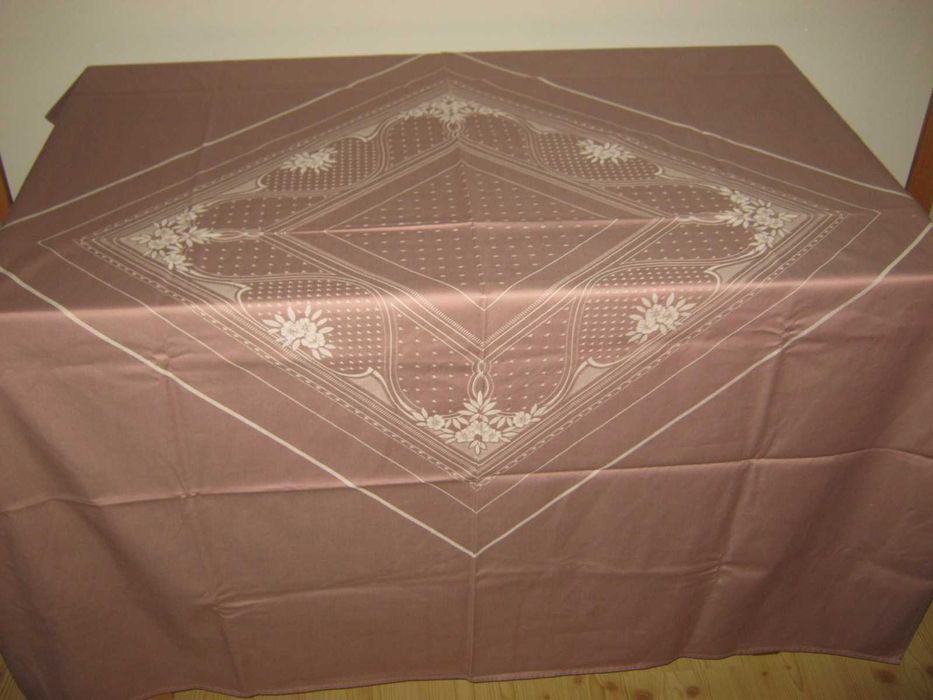 Obrus 100% bawełna adamaszek 132 / 162 cm