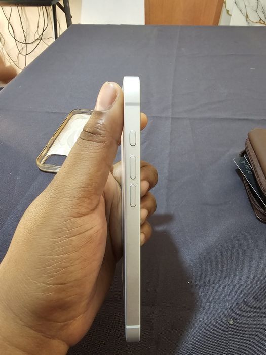 Vendo ou Troco iphone 16e Branco 128GB