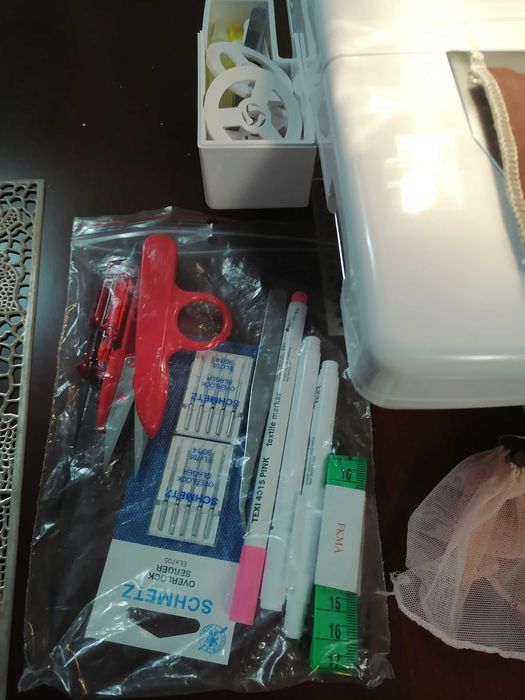 Sprzedam owerlok Juki Mo50en4nitkowy