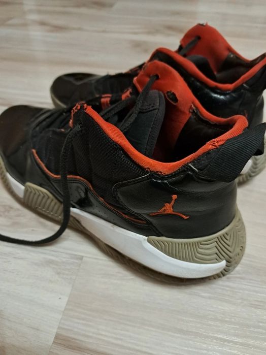 Buty Jordan czarno-czerwone