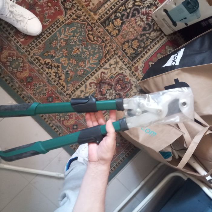 Tesoura de poda com 63 cm
C