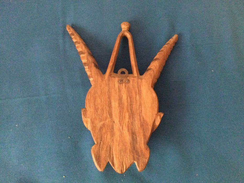 Máscara em madeira do  mafarrico ele próprio