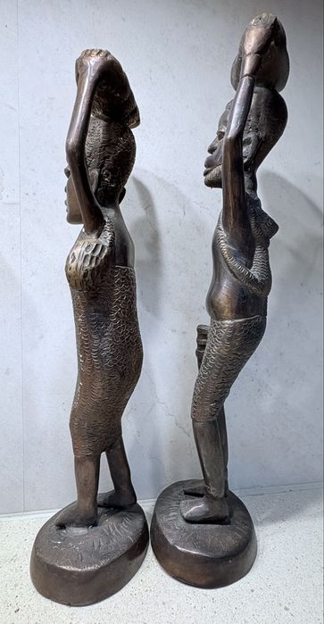 Par de grandes antigas figuras africanas em bronze - 38 cm e 36 cm