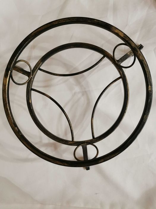 Metalowe podesty pod kwiaty lub świecznik