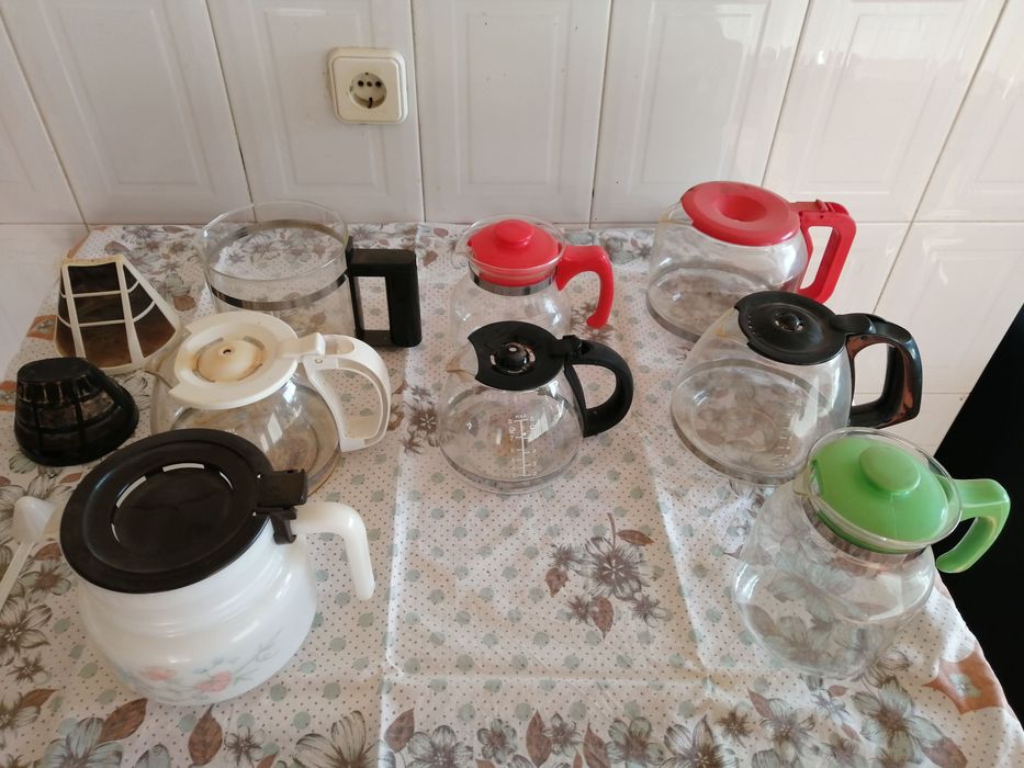vários jarros e utensílios para máquinas de café, valor pode variar