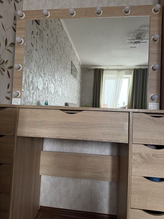 Продам візажний столик